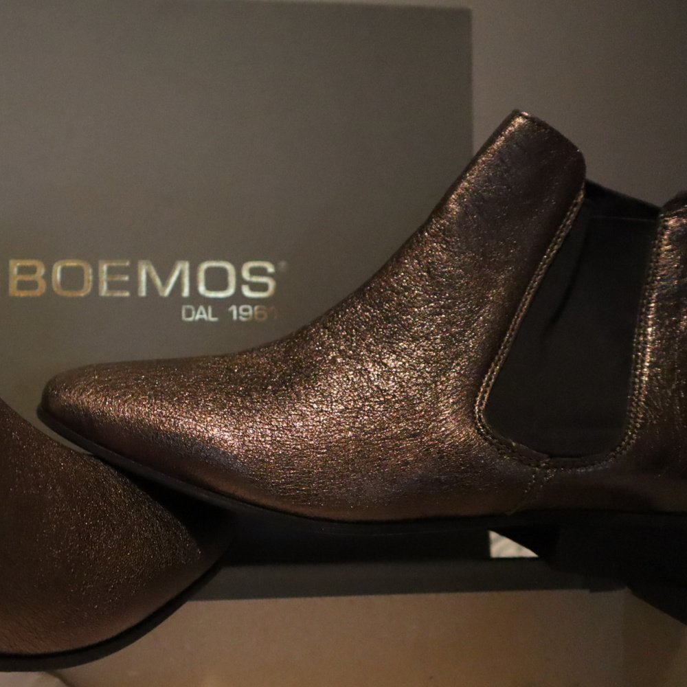 NWT Italian Leather Copper Chelsea Boots